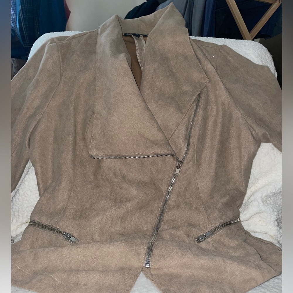 By Rampage, 1/2 zip, waist length suede. Wear as Casual or dress up